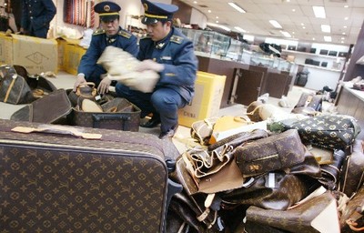 假冒世界名牌產(chǎn)品遭北京工商查處，商品批發(fā)貿(mào)易敲響警鐘